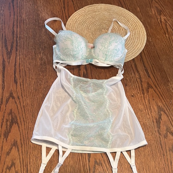 Victoria’s Secret’s Chic Flattering Cutout Bra Mesh Corset Size 34C - Picture 5 of 8